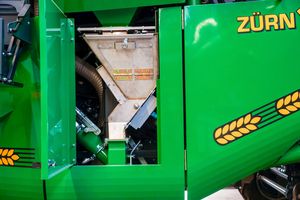 The brand new dry-matter sensor is fully integrated in the ZÜRn WieSEL weighing system and ensures grain moisture analysis of the highest accuracy.