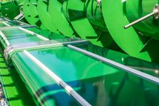 Optimum crop flow to the auger: Mounted at a shallower angle, the innovative belts optimise the crop flow to the auger – for even higher throughputs and an even better crop flow.