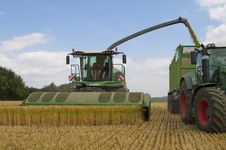 The PROFI CUT whole crop header is perfectly adapted to the Fendt Katana forage harvesters.