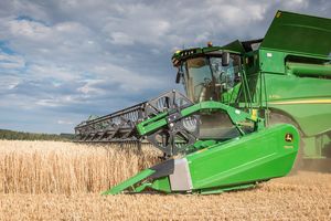 The perfect feeding by the header is the basis for high performance. Due to the active transport the grain is always optimally supplied to the threshing unit. 